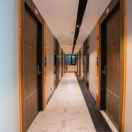 D Varee Montara Thonglor 25